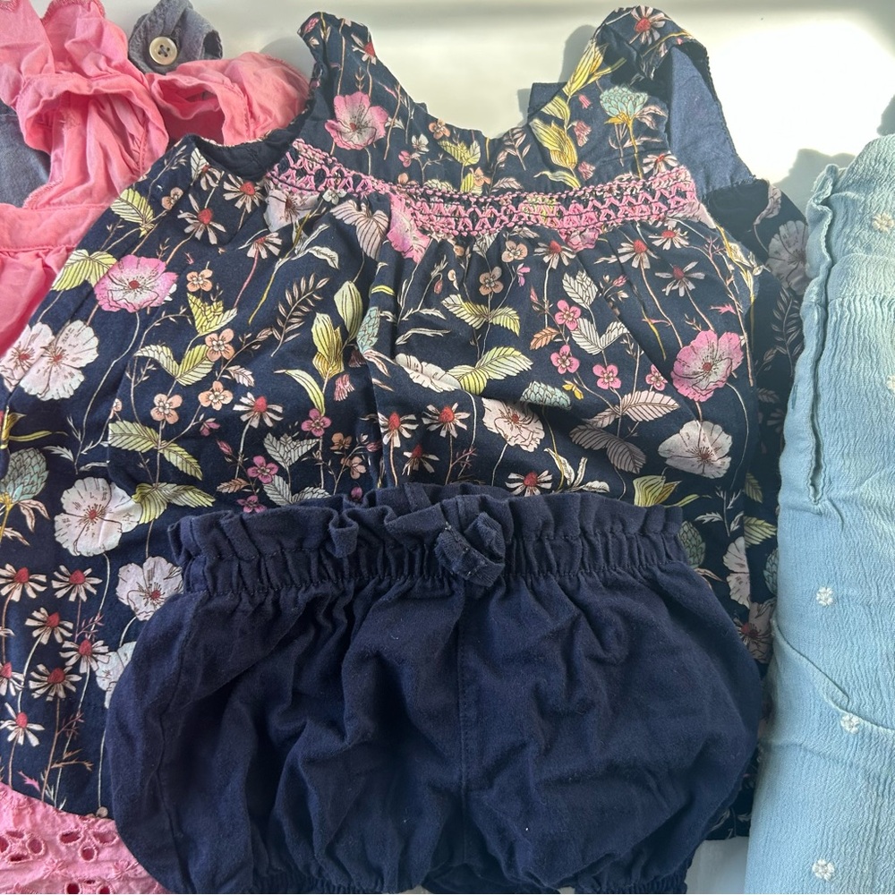 Bundle of 12 GAP Baby Girl Summer Clothes 3-6 months Rompers, Dresses, Tops - Picture 4 of 7